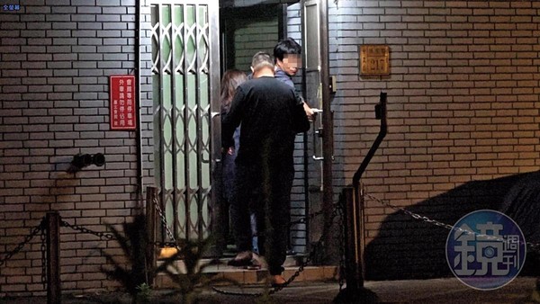 4/10 01 :44 2人吃完宵夜一同返回台北會館，陳士章直到隔天中午都沒離開。