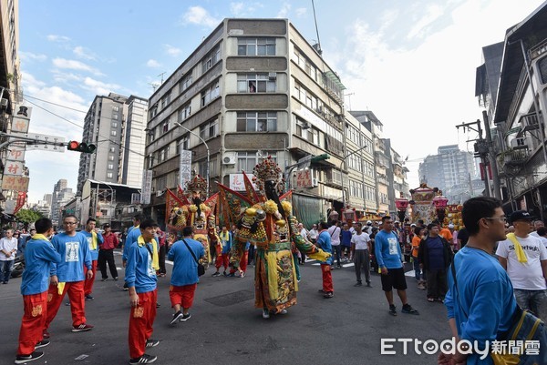 ▲▼艋舺青山宮青山王祭典,宗教信仰,祭祀習俗,艋岬大拜拜,遶境,暗訪,八家將,陣頭。（圖／記者李毓康攝） 