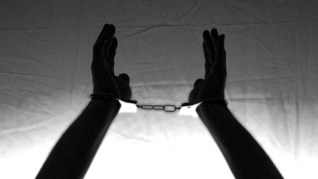 ▲▼手銬，終身監禁，鐵窗，監獄，受刑人。（圖／pixabay）