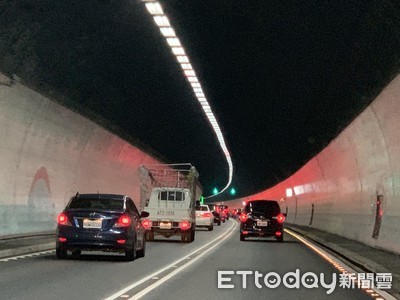 國道今上午7路段易塞　國5南下行車時間要5倍