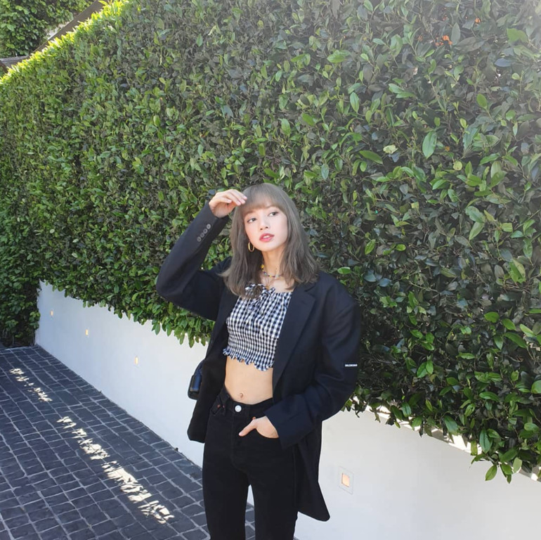 ▲▼Lisa背香奈兒包。（圖／翻攝Lisa IG）