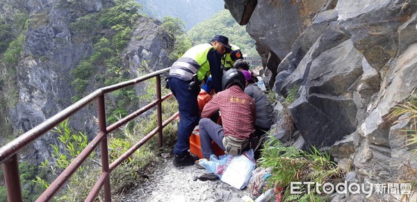 ▲▼中橫綠水步道1男1女遭落石擊傷送醫。（圖／記者王兆麟翻攝）