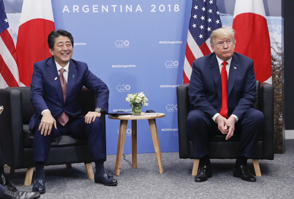 ▲▼ 川安／美國總統川普2018年與日本首相安倍晉三在G20場邊會面。（圖／達志影像／美聯社）