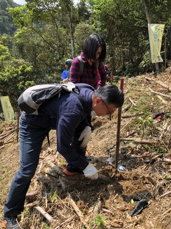 ▲▼「永續造林 讓愛延續」AMF（亞洲會展產業論壇）公益活動20日揭開序幕，外貿協會捐助18萬元守護台灣山林水源。（圖／羅東林管處提供，下同）