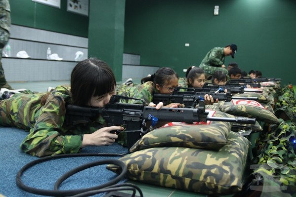 陸軍裝甲542旅協辦青春活力戰鬥營　落實全民國防