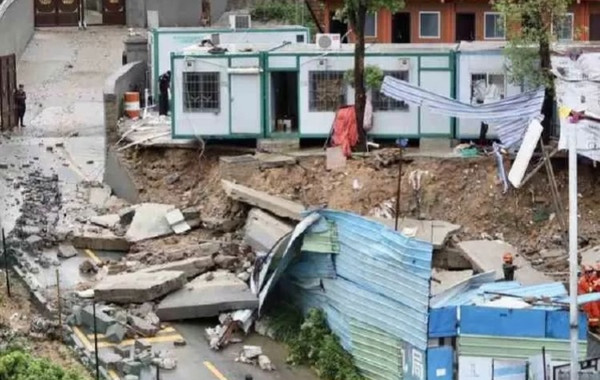 ▲▼深圳暴雨，一處工業區擋土牆坍塌，造成2人死亡。（圖／翻攝自微博）