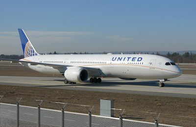 高空驚魂！波音客機「擋風玻璃裂開」　美聯航緊急轉降波士頓