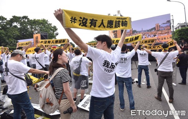 ▲▼抗議惡法，萬名Uber司機上凱達格蘭大道陳情。（圖／記者李毓康攝）