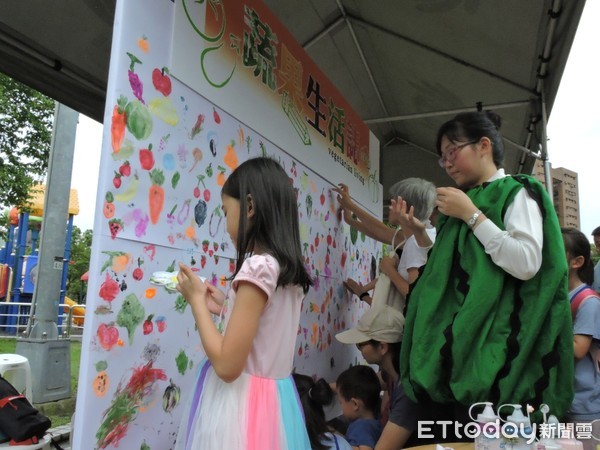 ▲▼響應2019年「世界地球日」，臺北市政府、慈濟基金會4月21日在大安森林公園舉辦「蔬食無痕野餐日」活動，有園遊會、無痕野餐、動物嘉年華遊行、音樂表演饗宴。（圖／慈濟基金會提供）