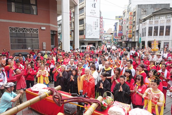 ▲▼ 諸羅建城300年西門城樓媽祖巡訪健走 黃敏惠市長恭祝聖誕千秋。（圖／記者翁伊森翻攝，下同）