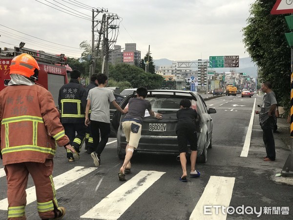 ▲▼萬里火燒車。（圖／記者郭世賢攝）