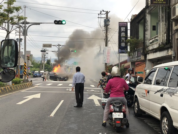 ▲▼新北萬里火燒車。（圖／「北海岸全民聯盟公社」提供）