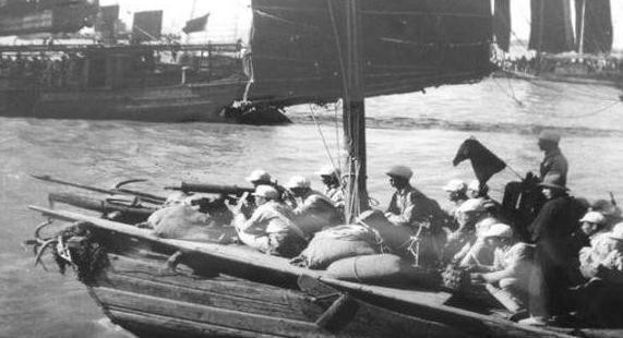 ▲解放軍海軍最早是使用漁船改裝的運輸艇。（圖／翻攝自網路）