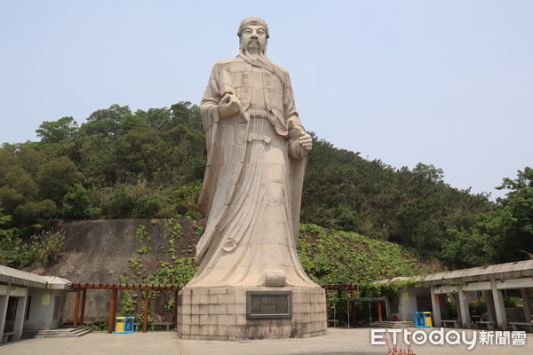 ▲兩岸保生慈濟文化節廈門開幕　「蜈蚣陣」繞場為信眾消災避邪。（圖／記者蔡紹堅攝）