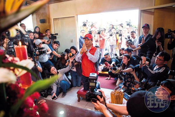 篤信媽祖的郭台銘表態參選，聲勢驚人，但藍營高層認為郭支持度能否持續到6月才是出線關鍵。