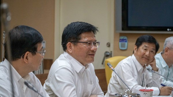 ▲▼交通部長林佳龍與媒體茶敘。（圖／交通部提供）