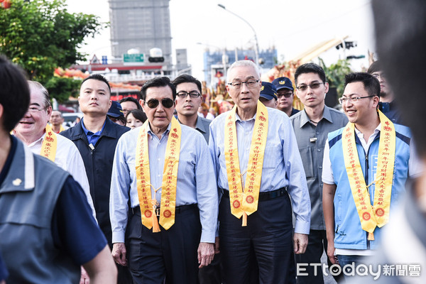 ▲▼前總統馬英九、國民黨黨主席吳敦義前往先嗇宮參拜。（圖／記者林敬旻攝） 