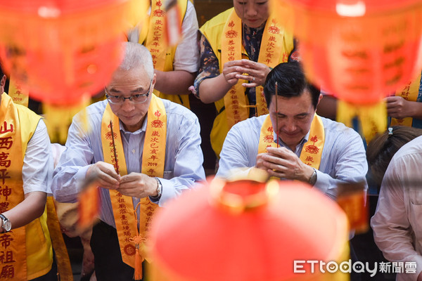 ▲▼前總統馬英九、國民黨黨主席吳敦義前往先嗇宮參拜。（圖／記者林敬旻攝） 