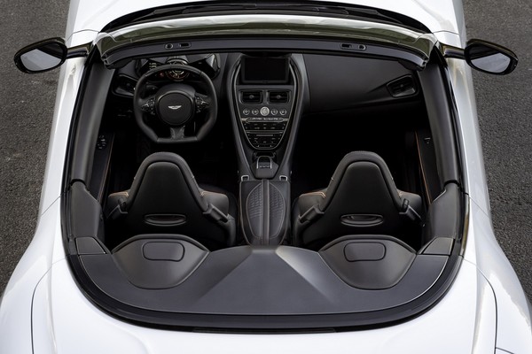 ▲▼Aston Martin正式推出DBS Superleggera Volante雙門敞蓬跑車。（圖／翻攝自Aston Martin）