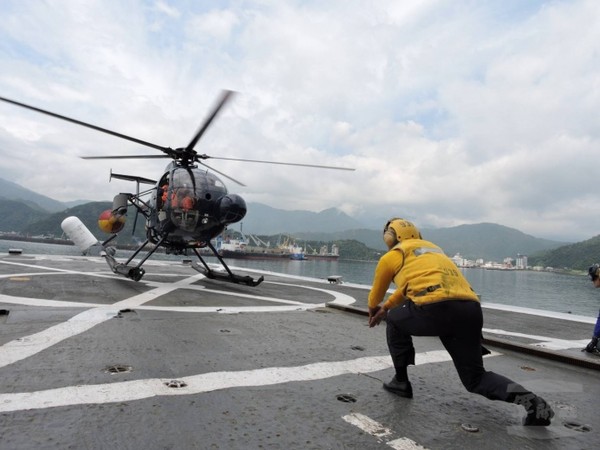 宜陽艦官兵合作無間　順利完成直升機起落艦操演　