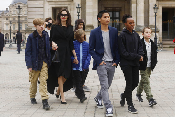 ▲安潔莉娜裘莉（Angelina Jolie）與6個孩子。（圖／達志影像）