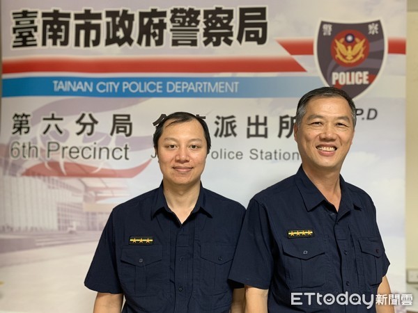 ▲台南市警六分局金華派出所巡佐蔡振松（右）、警員張翡舒，玉山銀行朱性行員聯手，阻止黃姓少年欲匯款保證金美金1千元到外國指定帳戶的詐騙案。（圖／記者林悅翻攝）