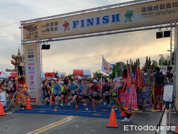 ▲花蓮港天宮首度舉辦「2019花蓮祈願成真馬拉松」，整場近2,000名選手來挑戰。（圖／花蓮港天宮提供）