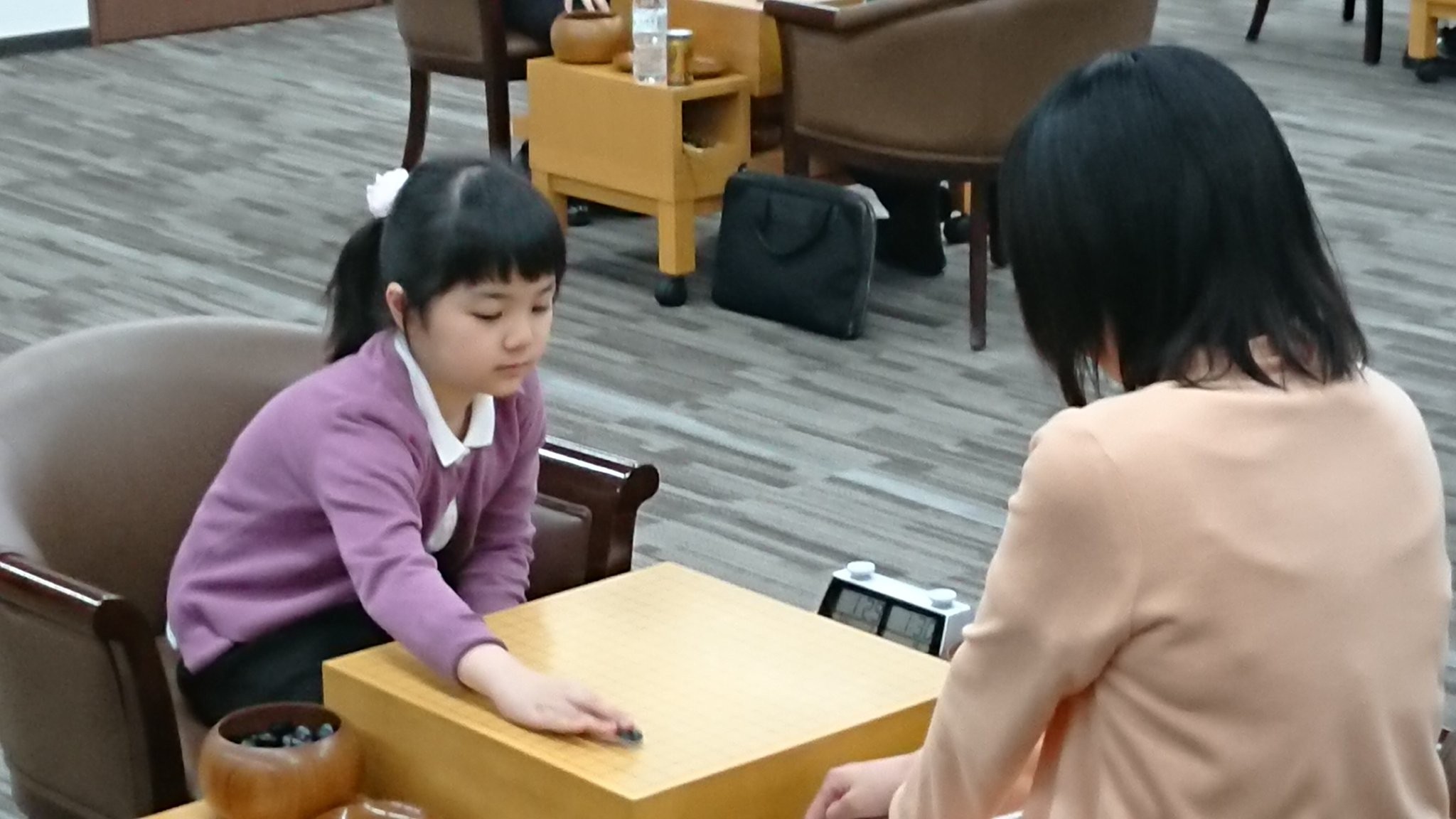 ▲▼日本史上最年輕職業棋士，10歲女童首次奪勝。（圖／翻攝自推特／@mainichi_igo）