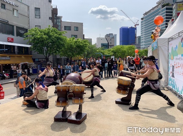 ▲縱管處伍哲宏秘書向韓國旅行業者解説縱谷線相關旅遊景點及優惠活動詳情。（圖／縱管處提供，下同）