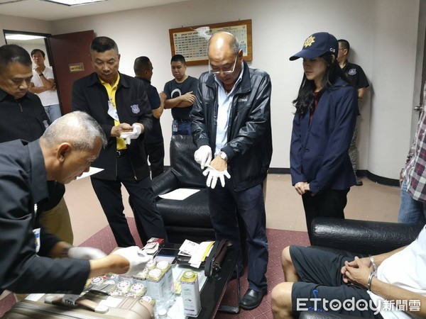 ▲台泰警方合作日前逮捕兩名台灣人涉嫌以爽身粉罐藏海洛因打算闖關來台。（圖／記者張君豪翻攝）