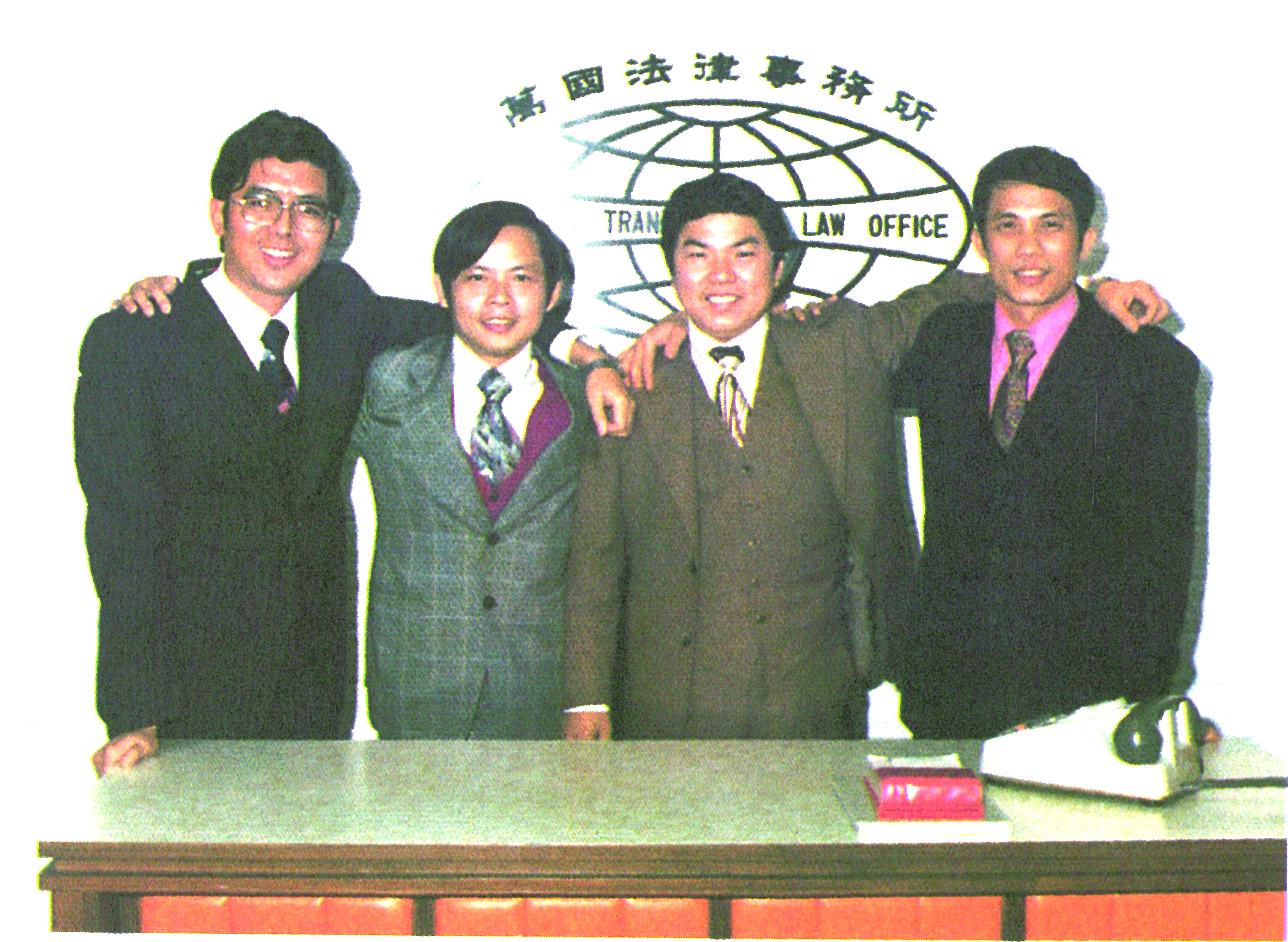 ▲▼萬國法律事務所四位創辦人，左起:陳傳岳、范光群、黃柏夫、賴浩敏。（圖／賴浩敏提供）