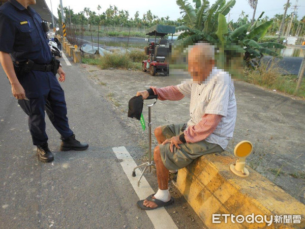 ▲▼91歲老翁單獨騎電動車就醫             。（圖／記者陳崑福翻攝）