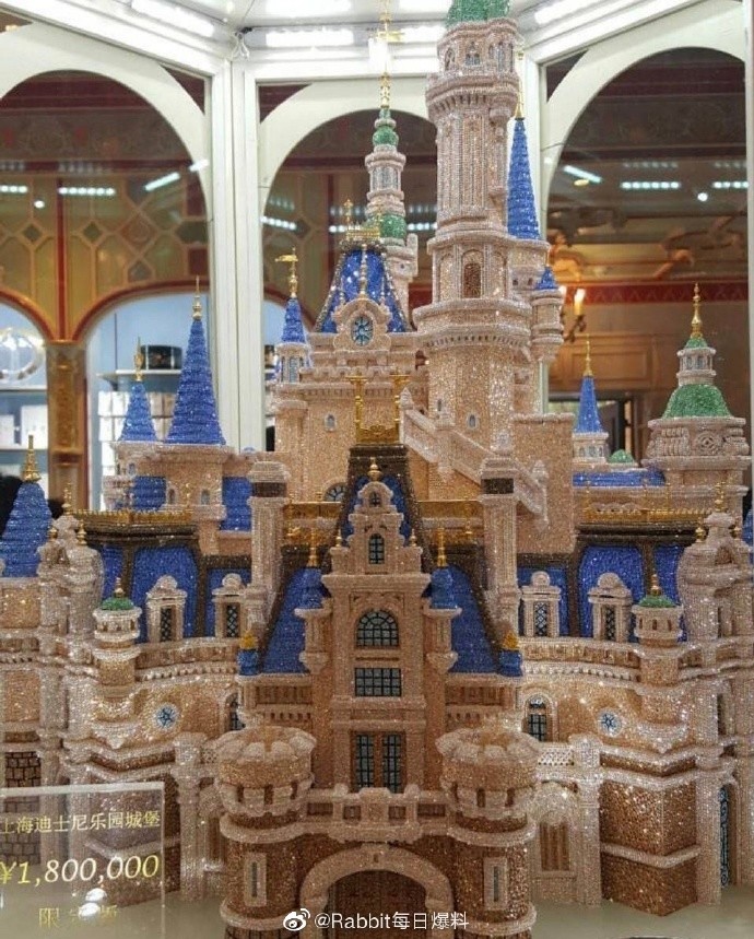 ▲▼上海迪士尼「826萬公主城堡」被買走。（圖／翻攝自微博網友「Rabbit每日爆料」）