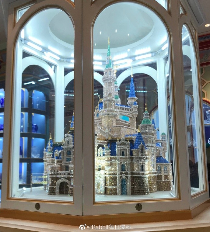 ▲▼上海迪士尼「826萬公主城堡」被買走。（圖／翻攝自微博網友「Rabbit每日爆料」）