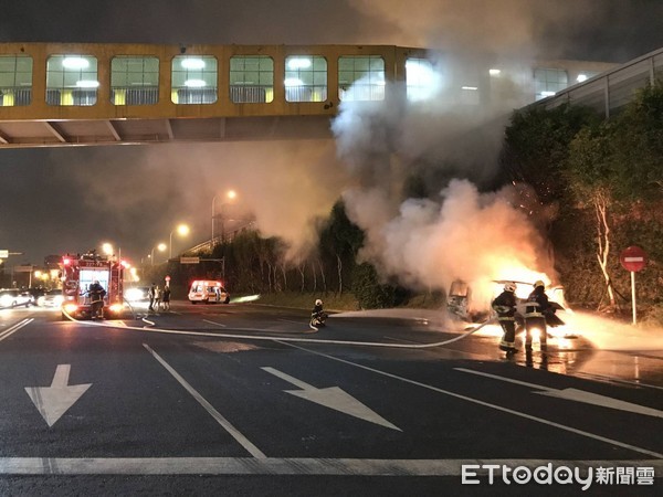 ▲▼高雄火燒車。（圖／記者洪靖宜翻攝）