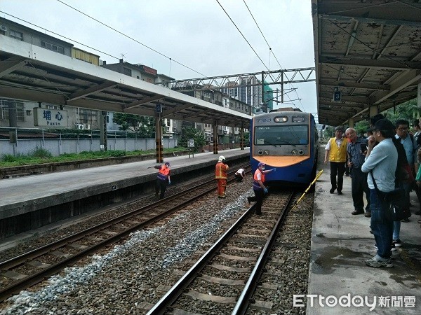 臺鐵列車在埔心車站撞到闖入鐵軌民眾