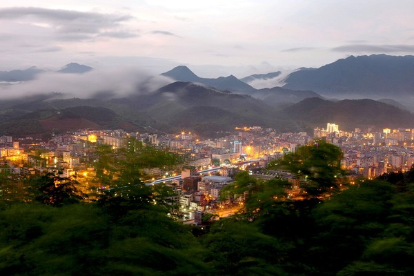 ▲▼連山壯族瑤族自治縣縣城全景。（圖／翻攝自連山壯族瑤族自治縣官網）