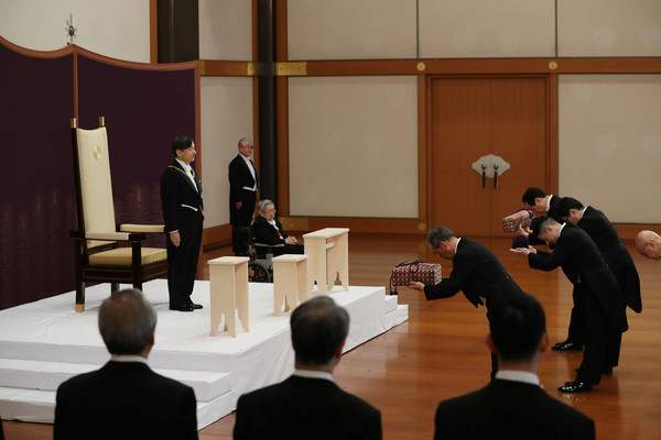 ▲▼日本新天皇德仁進行即位儀式。（圖／路透）