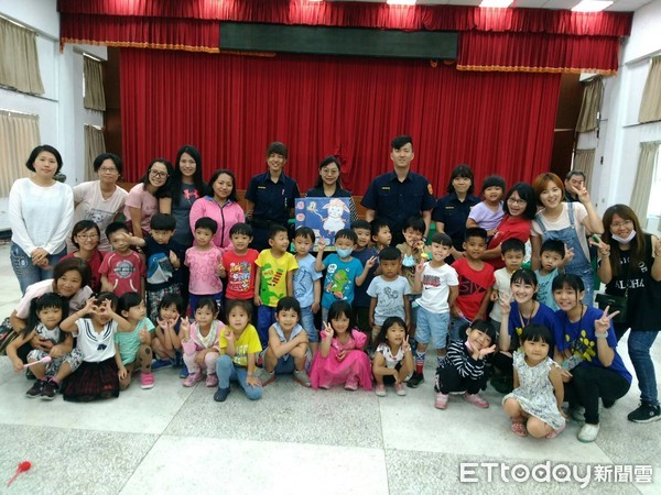 ▲▼屏東仁愛國小幼兒園幼童參訪屏東縣警局             。（圖／記者陳崑福翻攝）