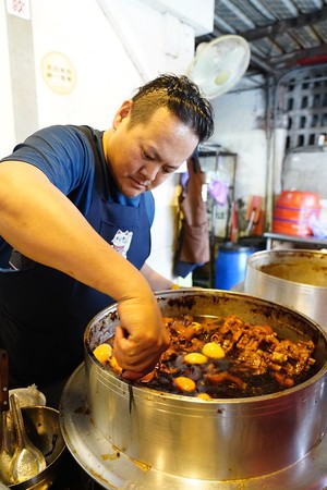 ▲彰化溪湖隱藏版豬腳、控肉飯。（圖／快樂雲提供）