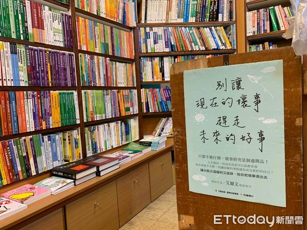 ▲▼謝謝45年來的支持！台北重慶南路老書店「建弘書局」熄燈倒數（圖／記者林育綾攝）