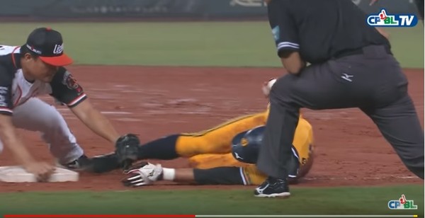 ▲中信兄弟陳偉漢神撲壘登上大聯盟。（圖／翻攝自CPBL）