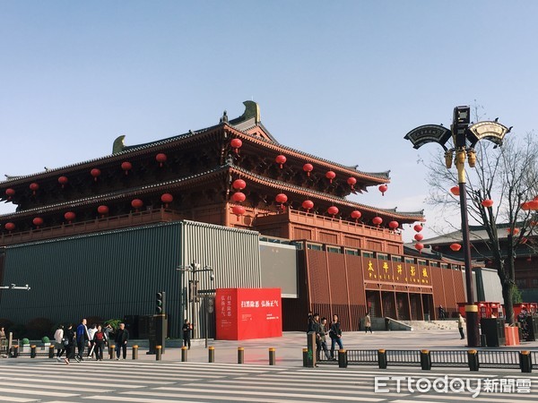 ▲▼西安大慈恩寺大雁塔、大唐不夜城。（圖／記者謝璩安攝）