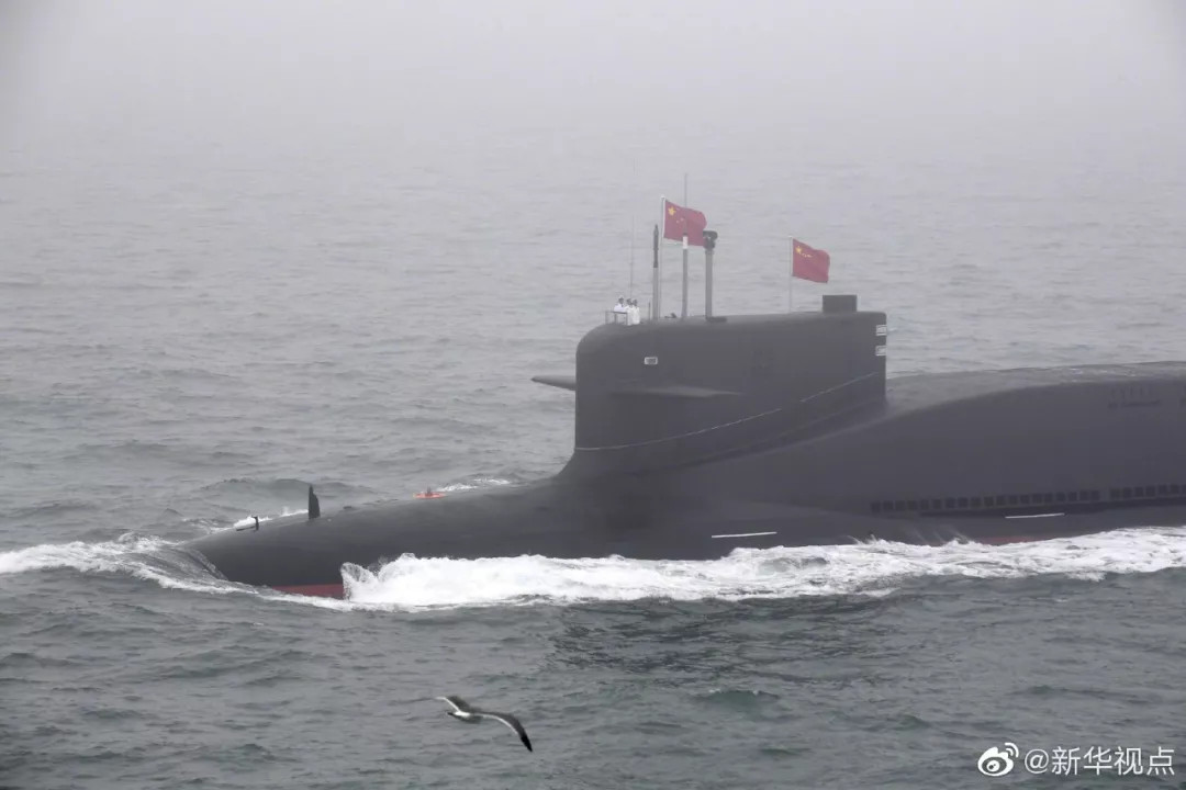 ▲▼4月23日，亮相中國海軍成立70週年海上閱兵的新型國產核潛艇。（圖／新華社）