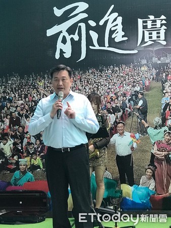 ▲民進黨立委王定宇成立台南市東區服務處，王定宇向200多名支持民眾提出「解決民眾問題、地方要發展、國家要保護」是從政者的三項主要課程。（圖／記者林悅翻攝，下同）