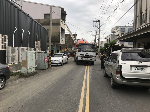 ▲▼ 太保婦人遭水泥車輾過暴頭身亡。（圖／記者翁伊森翻攝，下同）