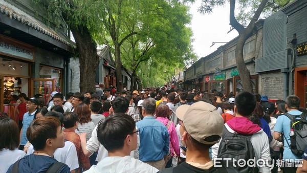 ▲▼今年五一長假期間，北京市南鑼鼓巷湧入大批遊客。（圖／記者陳政錄攝）