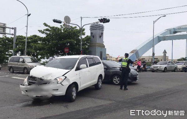 ▲▼彰化藍色鐵橋車禍。（圖／記者陳玉翻攝）