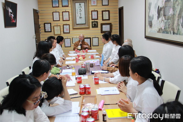 ▲佛光山南台別院舉行「佛光南台青年書院」開學典禮，本學期共有31位青年學子報名參加，一起發心學習佛法。（圖／記者林悅翻攝，下同）