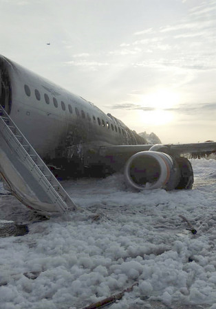 俄罗斯航空公司su1492班机起火(图/达志影像/美联社)